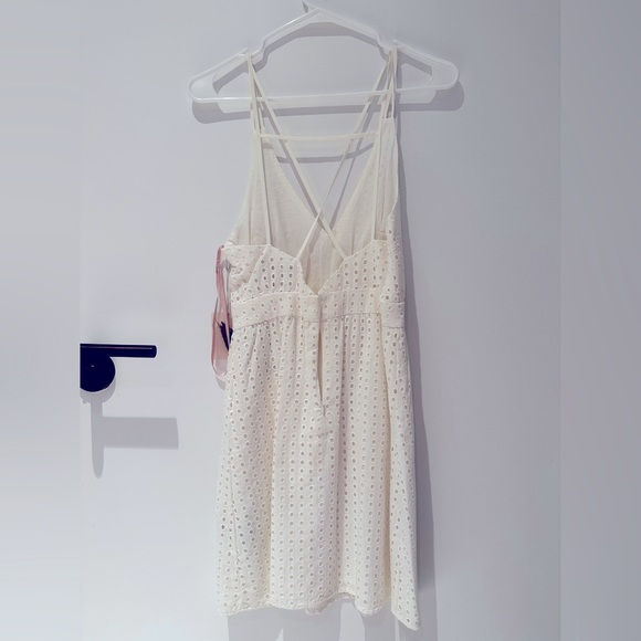 ✨ NWT ✨ White Eyelet Dress XS - Picture 4 of 5